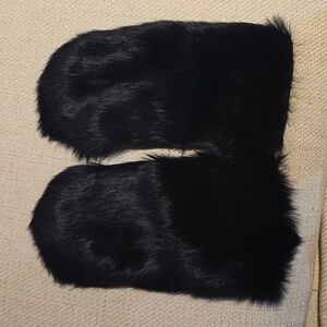Mittens with fur